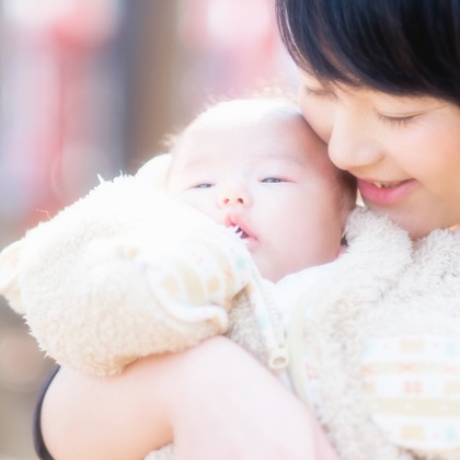 アトリエ　エピカ/清水　一哉が出張撮影したインタラクション, 顔, お宮参りなどが写った「お宮参り」の家族写真