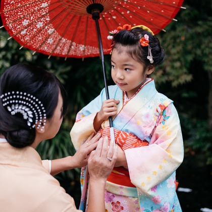 植村由理が出張撮影したストリートファッション, 753, 生物などが写った「七五三　＠神明社　横浜」の家族写真