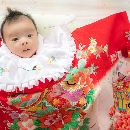 高木勇斗が出張撮影した赤ちゃん・幼児服, 自然の中の人々, 街路灯が写ったお宮参りの写真