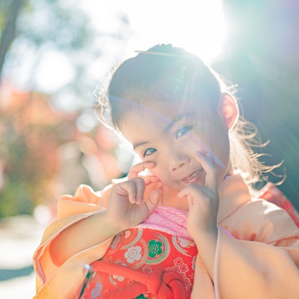 玉城　肇が出張撮影したフラッシュ撮影, ジェスチャー, 自然の中の人々などが写った「七五三撮影」の家族写真