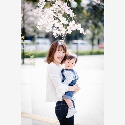 アトリエ　エピカ/清水　一哉が出張撮影した植物, 感情, レクリエーションなどが写った「桜フォト」の家族写真