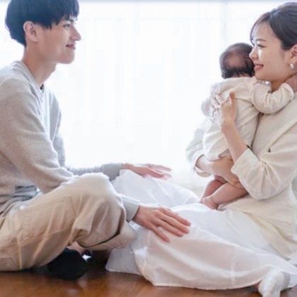 CREATIVE HOUSEが出張撮影した「ニューボーンフォト」の家族写真