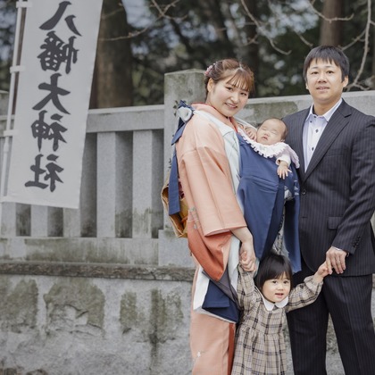 梅田　紫邑が出張撮影した「家族でお祝いするお宮参り」の家族写真
