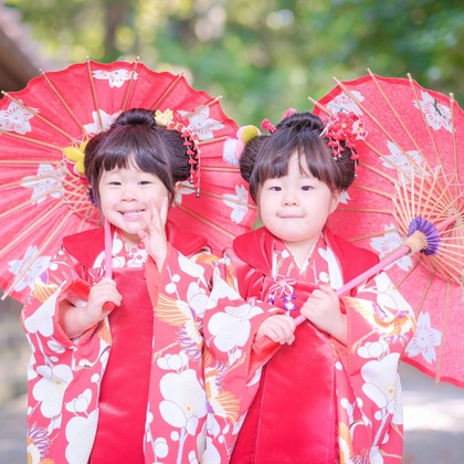 杉本 周平が出張撮影した五感の庭, ベビーキャリア, ネクタイが写った家族写真の出張撮影の写真