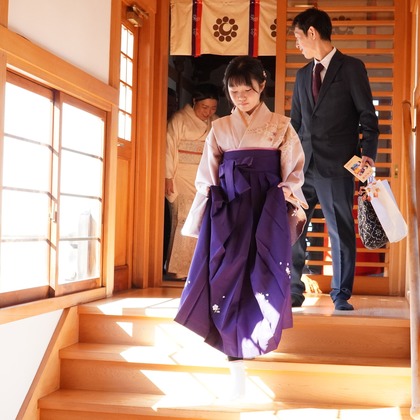 出張撮影のメモリーズが出張撮影した文房具, 姫カット, 筆記具などが写った「241117-Ｉ様-七五三」の家族写真