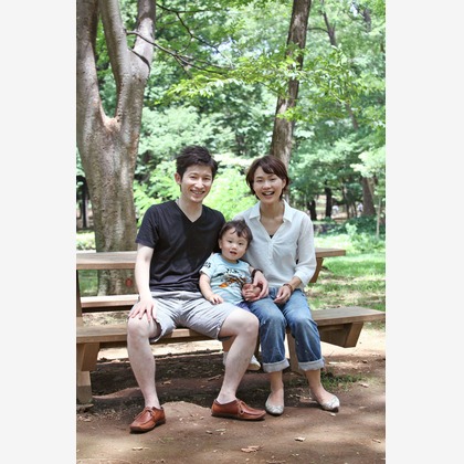村田わかな広告写真が出張撮影したウエスト, フローリング, スリーブが写った家族写真の出張撮影の写真