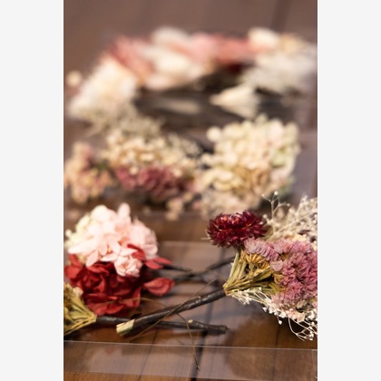 ミヤタカズコが出張撮影したフラッシュ撮影, 自然の中の人々, ショルダーなどが写った「卒業」の家族写真