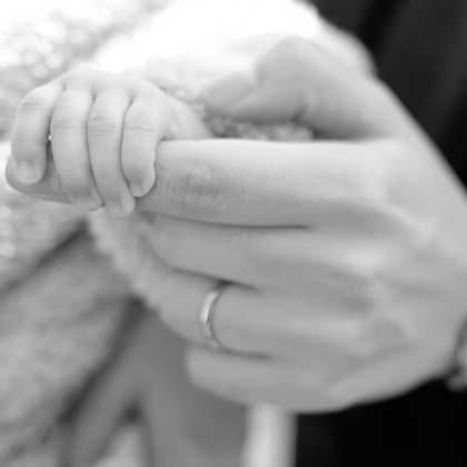 アトリエ　エピカ/清水　一哉が出張撮影したインタラクション, 顔, お宮参りなどが写った「お宮参り」の家族写真