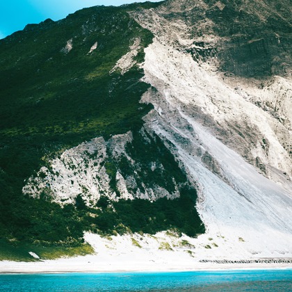 三橋宣貴が出張撮影した黒島出発点, シェード, レンズフレアなどが写った「神津島旅行の思い出」の家族写真