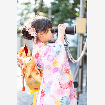 森元こずえが出張撮影した現代ファンタジーの王国, フラッシュ撮影, ジェスチャーなどが写った「七五三」の家族写真