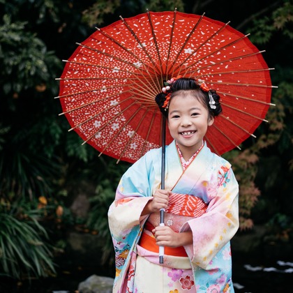 植村由理が出張撮影したストリートファッション, 753, 生物などが写った「七五三　＠神明社　横浜」の家族写真
