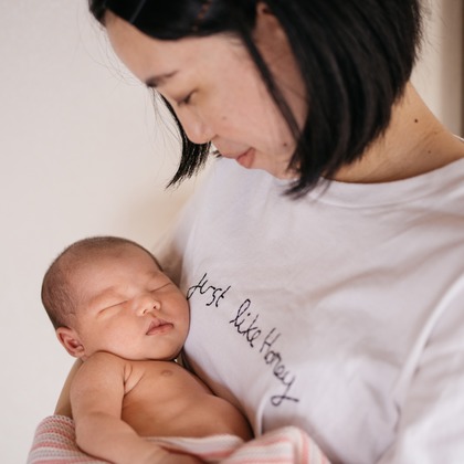 植村由理が出張撮影した多年生植物, 花粉, つま先などが写った「マリちゃん」の家族写真