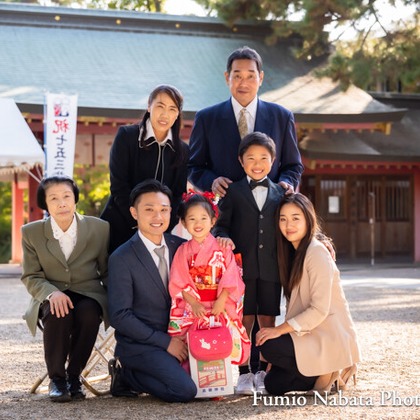 名畑文巨写真事務所が出張撮影した「出張撮影七五三・お宮詣り」の家族写真