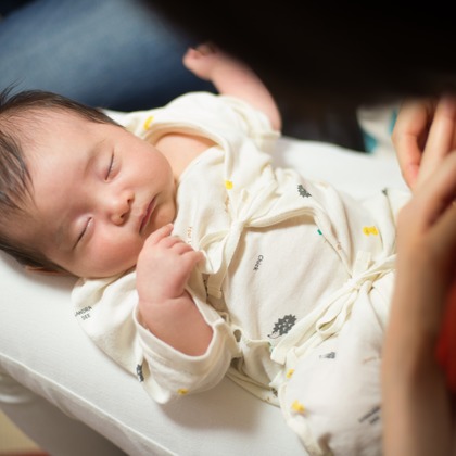 竹部 祐樹が出張撮影したジェスチャー, 適応, 生物などが写った「ベビーフォト＠長崎市」の家族写真