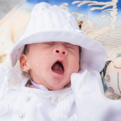 山下　剛が出張撮影したネクタイ, 赤ちゃん・幼児服, 慰めなどが写った「お宮参りの撮影」の家族写真