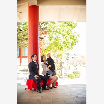 竹部 祐樹が出張撮影した防府天満宮, 足首, 人間の足などが写った「七五三＠防府天満宮」の家族写真