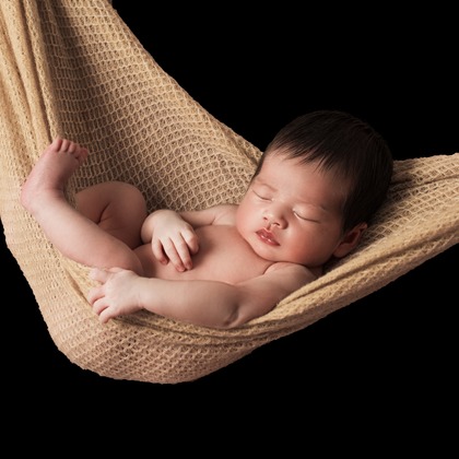 AXiS Photo Service 伊神 菜穂子が出張撮影したグレー, 虹彩, 赤ちゃん・幼児服が写ったニューボーンフォトの写真