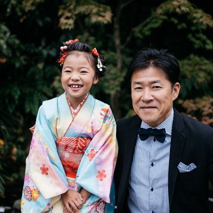 植村由理が出張撮影したストリートファッション, 753, 生物などが写った「七五三　＠神明社　横浜」の家族写真