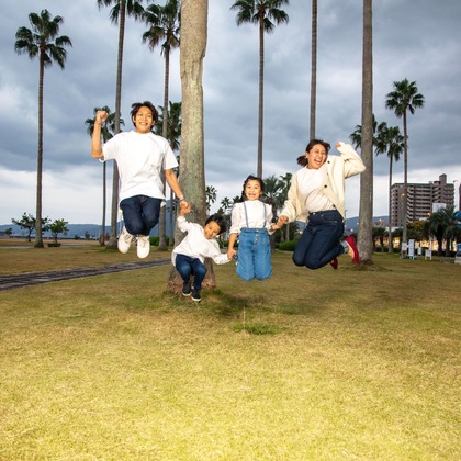 岩坪眞一郎が出張撮影した家族写真(キッズ,ベビーフォト)などが写った「還暦祝い家族写真」の家族写真