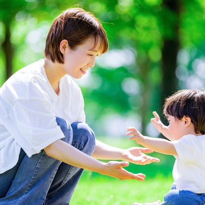 CREATIVE HOUSEが出張撮影したネクタイ, 分かち合う, フラッシュ撮影などが写った「ファミリーフォト出張撮影」の家族写真