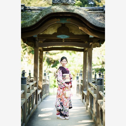 アトリエ　エピカ/清水　一哉が出張撮影した横浜イングリッシュガーデン, ストリートファッション, 自然の中の人々などが写った「成人前撮り　＠三渓園」の家族写真