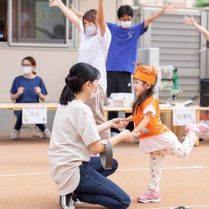 T.Matsumuraが出張撮影した甘いひよこ, 鍛冶池キャンプ場, ローラースポーツなどが写った「運動会（保育園）」の家族写真