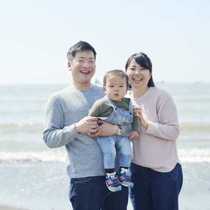 NISHIMURA AKINOBUが出張撮影した空, 赤, 青が写った家族写真(キッズ,ベビーフォト)の写真