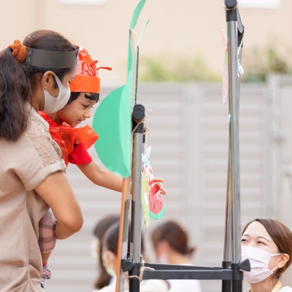 T.Matsumuraが出張撮影した甘いひよこ, 鍛冶池キャンプ場, ローラースポーツなどが写った「運動会（保育園）」の家族写真