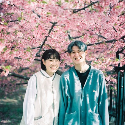 鈴木雅人が出張撮影したかざりや -蒸し餅-, Ichimonjiya Wasuke (Aburi-Mochi), ネクタイなどが写った「ファミリー/ウェディング」の家族写真