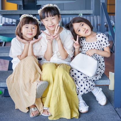 ちずカメラが出張撮影したワンピース, 荷物とバッグ, 赤ちゃん・幼児服などが写った「子供達」の家族写真