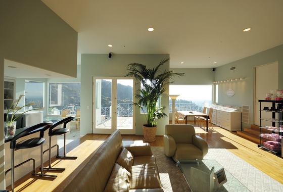 マイクロコズム合同会社