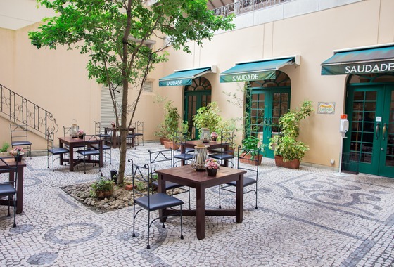 Chain of smile photography