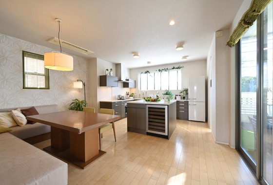 エイティーイメージズ