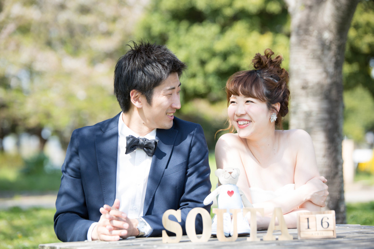 高野和希が出張撮影した春の公園でのマタニティフォト(エミリィ)